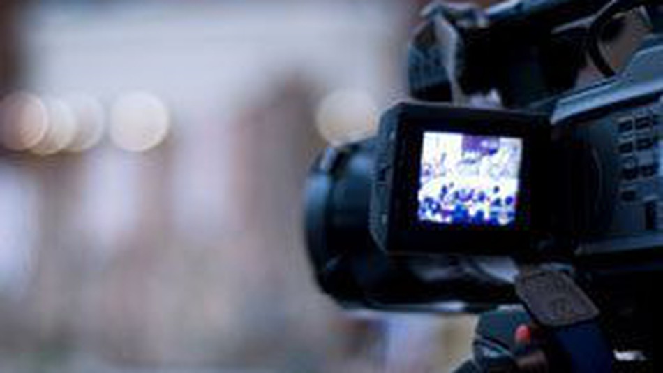 How to Use Video Blogging for Competitor Differentiation
